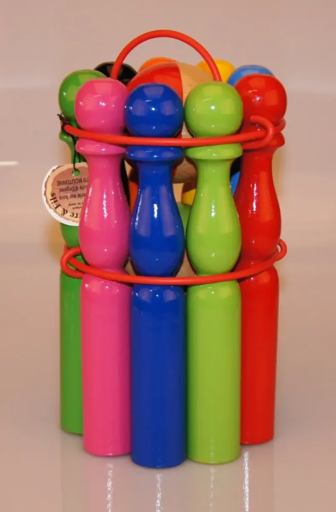 Jeu de 9 quilles multicolores
