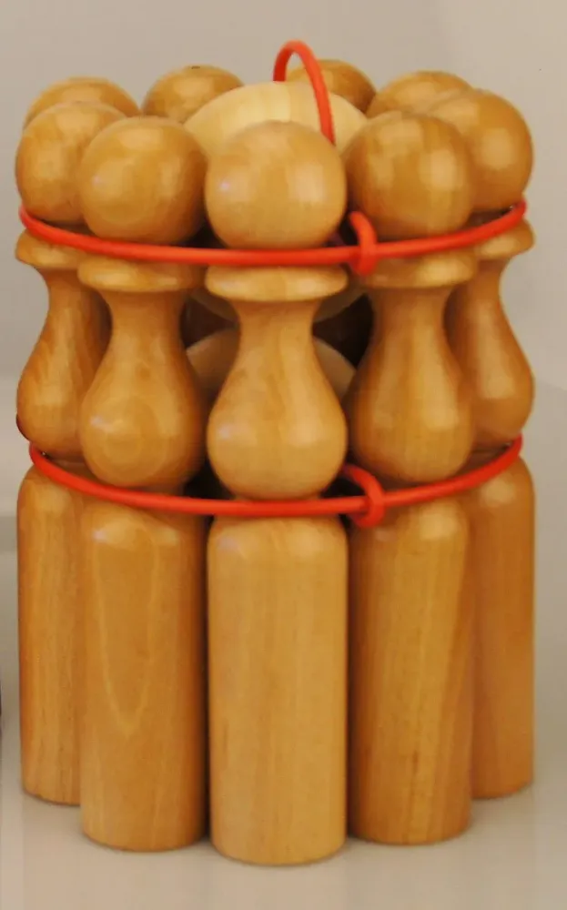Jeu de 9 quilles vernies