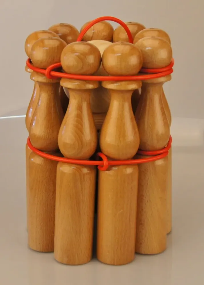 Jeu de quilles vernies