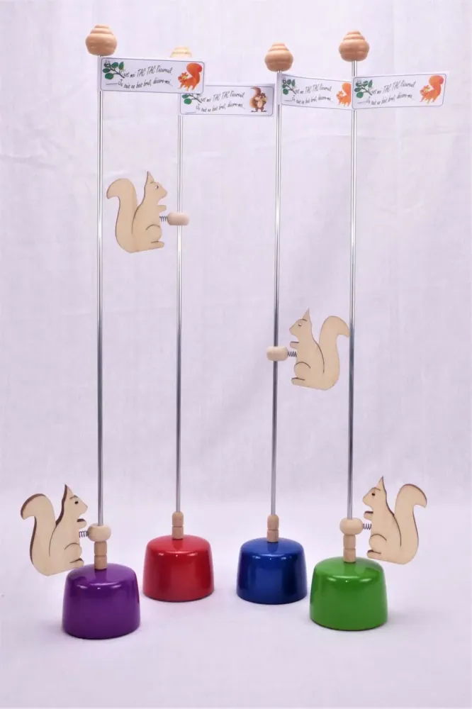 ecureuil bois sur tige groupe