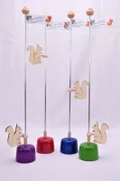 ecureuil bois sur tige groupe